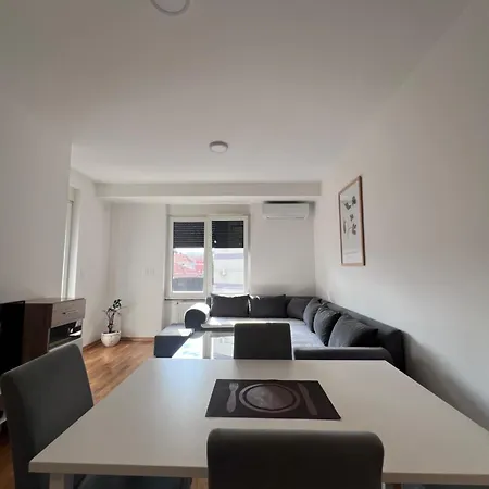 아파트 Mscondoapartment 크라구예바츠